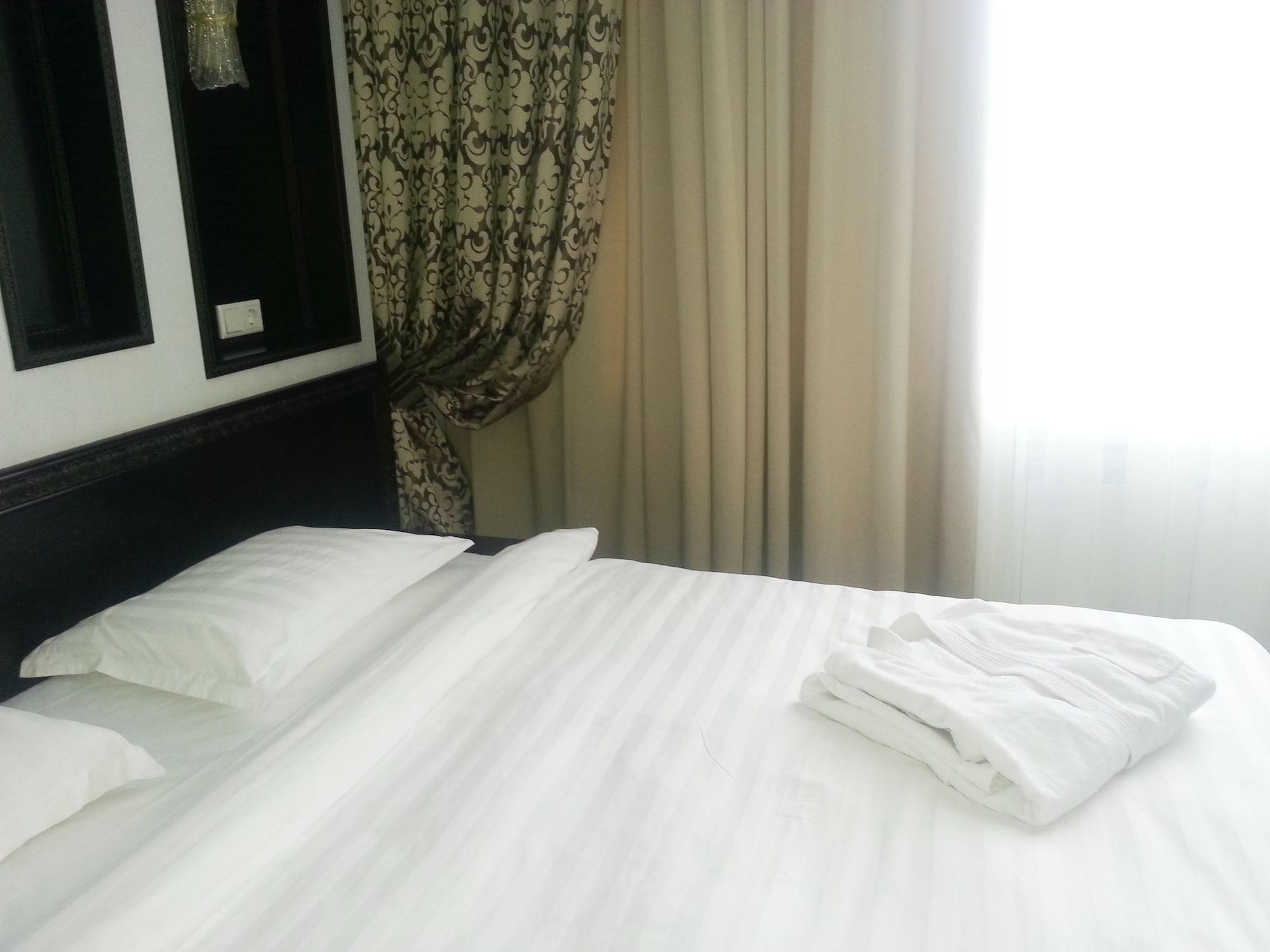 Royal Petrol Hotel Taldykorgan Εξωτερικό φωτογραφία